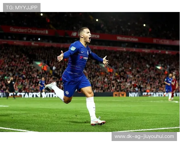 平板壁纸呈现男生驰骋绿茵足球激情与青春热血动感绽放精彩瞬间图